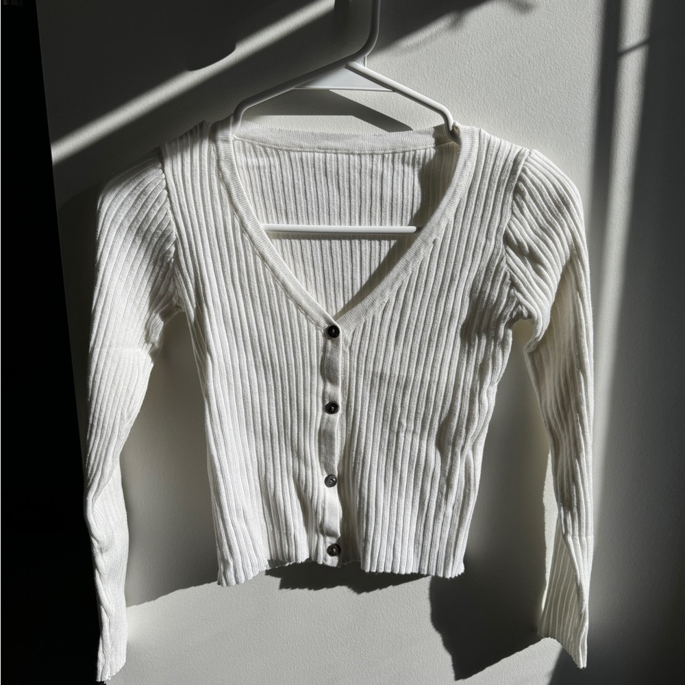 YesStyle - White Ribbed Cropped Cardigan